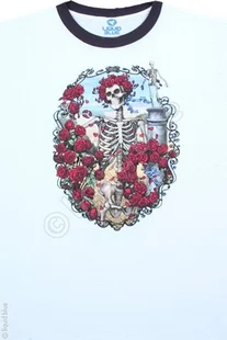 Состав футболки: высококлассный хлопок, окраска по технологиям, изображение, не теряющее яркость в течении трёх лет, капля вдохновения от Jerry Garcia.Футболки Grateful Dead уникальны.Винрарнейшая группа 20-го столетия, одна из легенд Вудстока стала идейным вдохновителем первых хакеров, дэдхэдов. Сейчас эти люди- владельцы хай-тек корпораций, основоположники новых направлений в музыке, культуре, бизнесе, которых объединяет одно: они самые передовые. Под музыку Grateful Dead был создан первый Apple, футболки GD носили те, кто открыл первый форум в интернете. Одев футболку вы говорите миру: даже если я стою на месте, я буду впереди других, я выделяюсь из массы, я - дедхэд.Футболка с прошитым горлом. Яркий рисунок которого нет ни у кого.